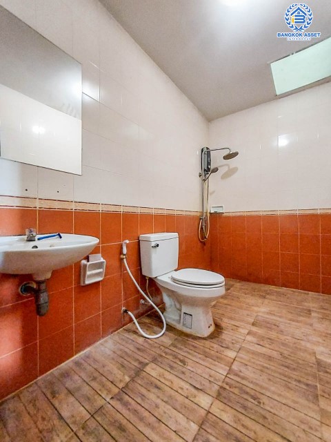 *****ทาวน์เฮ้าส์มือสองย่านนนทบุรี ม.ซื่อตรง บางใหญ่ เฟส2 เนื้อที่กว้าง 23.60 ตร.ว. ฟังก์ชัน 3 ห้องนอน 2 ห้องน้ำ ที่จอดรถ 1คัน ทาวน์เฮ้าส์พื้นที่ใช้สอยเยอะเหมือนบ้านเดี่ยว! ฟรี! เครื่องปรับอากาศ  2 ตัว! บนทำเลแห่งการเดินทางเชื่อมต่อถนนชัยพฤกษ์, ถนนบางบัวทอง-สุพรรณบุรี